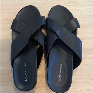 Banana Republic Black Criss Cross Slide Sandals Size 7